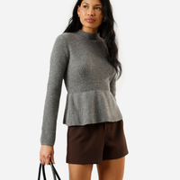 Suéter peplum feminino de tricot canelado cinza