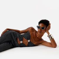 Macacão sem alça feminino com recortes e lurex preto