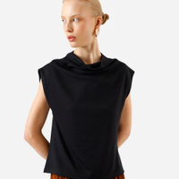 Blusa feminina de viscose decote degagê preta