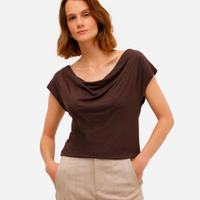 Blusa feminina de viscose decote degagê marrom