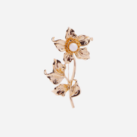 Broche floral com pérola dourado