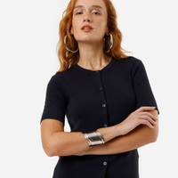 Blusa feminina de tricot com botões azul