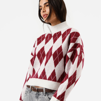 Suéter oversized feminino de tricot gola alta xadrez argyle vinho