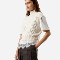 Colete feminino de tricot gola alta texturizado off white