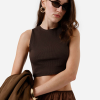 Cropped básico feminino de algodão canelado marrom