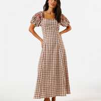 Vestido longo feminino manga budante com bordado xadrez marrom