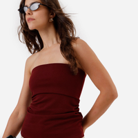 Blusa sem alça feminina com franzidos vermelha