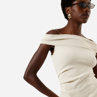 Blusa feminina ombro a ombro com detalhe torção bege