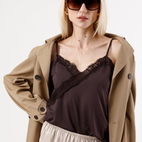 Blusa assimétrica feminina com renda marrom
