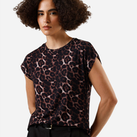 Blusa feminina de viscose manga curta animal print marrom