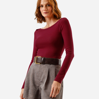 Blusa feminina de algodão decote canoa manga longa canelada vinho