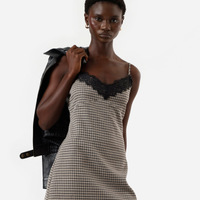 Vestido curto alça fina feminino com renda xadrez bege