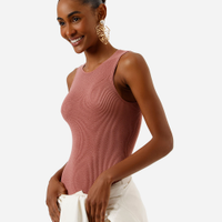 Body cavado feminino de poliamida texturizado rosa