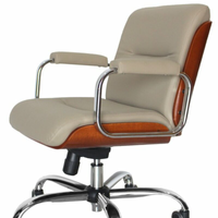 Poltrona Eames Diretor Linha Capa em Madeira