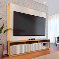 Estante Para Home Theater E Tv Até 75 Polegadas Jordão Com Led 2 Portas Off White E Freijó