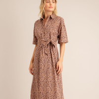 Vestido Midi Chemise de Algodão Básico Estampa Animal Print com Faixa para Amarrar Manga Curta Bege Escuro