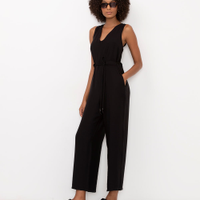 Macacão de viscose com cinto preto