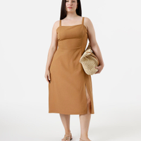 Vestido midi com linho e fenda plus size marrom