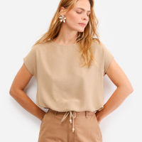 Blusa feminina texturizada com amarração bege