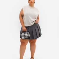 Saia curta feminina com pregas plus size cinza