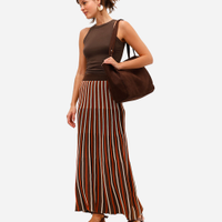 Saia midi feminina de tricot texturizada listrada marrom