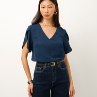Blusa texturizada manga curta azul