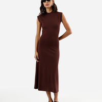 Vestido midi feminino de tricot gola alta vinho