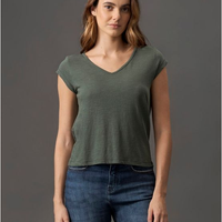 Camiseta Feminina Decote v Calvin Klein Jeans - Verde Médio Camiseta Feminina Decote v Calvin Klein Jeans Verde Médio Pp