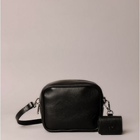 Bolsa Câmera Bag Calvin Klein Jeans Chaveiro - Preto Bolsa Câmera Bag Calvin Klein Jeans Chaveiro Preto u