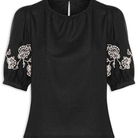 Blusa Feminina Manga Bufante com Bordado Preto