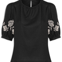 Blusa Feminina Manga Bufante com Bordado Preto