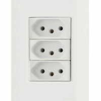 Conjunto 4x2 Com 3 Tomadas 2P+T 20 A 250 V Tramontina Giz Branco