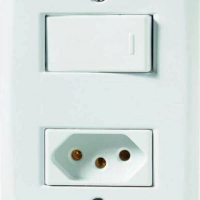 Conjunto 4x2 1 Interruptor Simples 10 A 250 V 1 Tomada 2P+T 20 A 250 V Tramontina Lux2