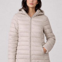 Jaqueta puffer feminina com capuz bege