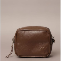 Bolsa Camera Bag Calvin Klein Jeans Chaveiro - Marrom Bolsa Camera Bag Calvin Klein Jeans Chaveiro Marrom u