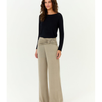 Calça Pantalona Detalhe Franzido