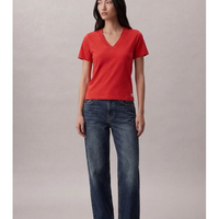 Camiseta Calvin Klein Jeans Feminino Decote v Algodão Egípci - Vermelho Camiseta Calvin Klein Jeans Feminino Decote v Algodão Egípci Vermelho m